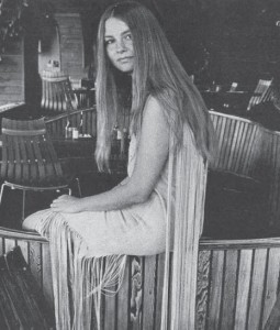 18TridentWaitressOneB&W